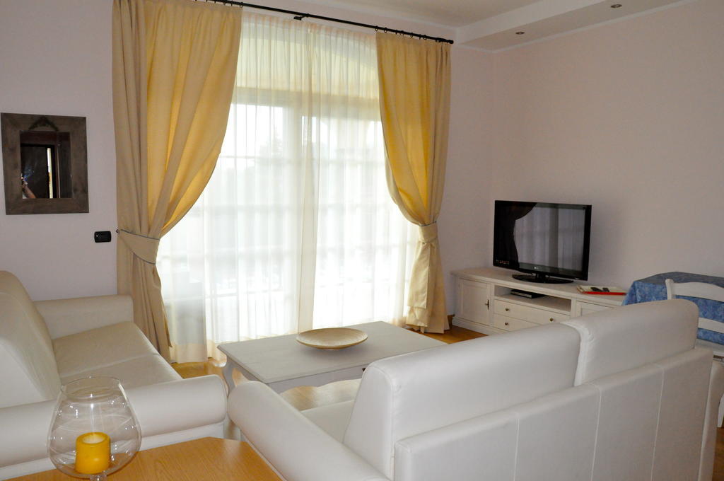 Giardino Dei Colori Dianella Appartamenti Pool Relax &Family Friendly Toscolano Maderno Exterior photo