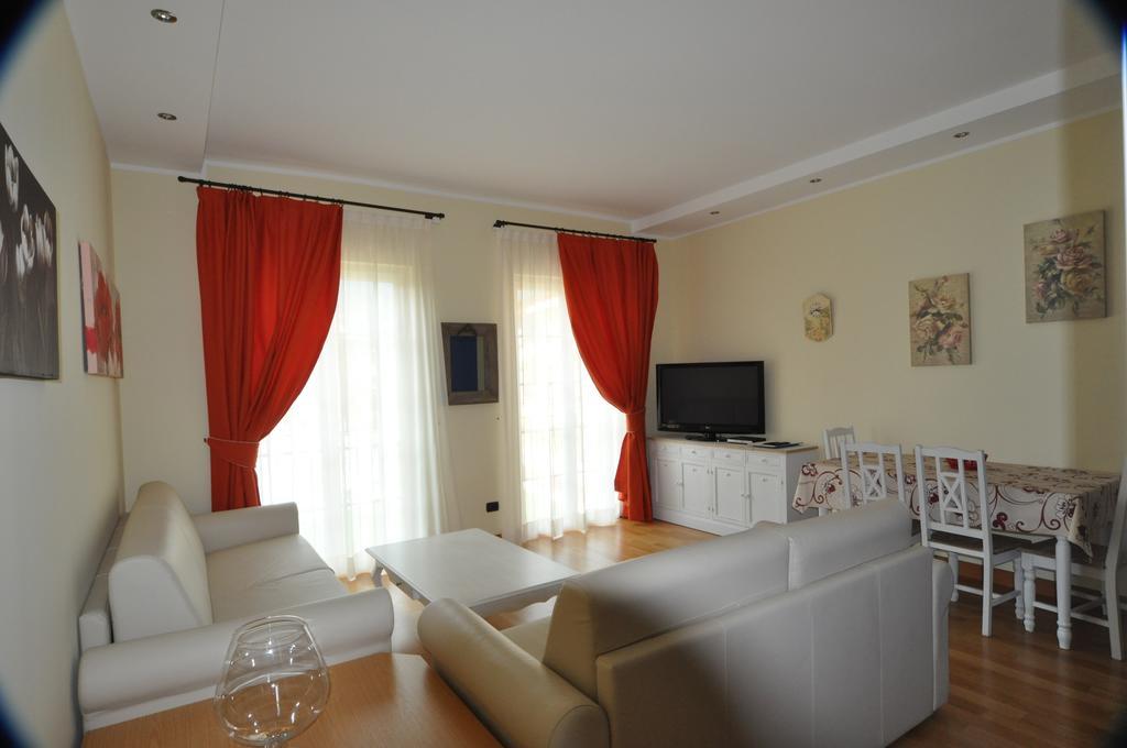 Giardino Dei Colori Dianella Appartamenti Pool Relax &Family Friendly Toscolano Maderno Exterior photo